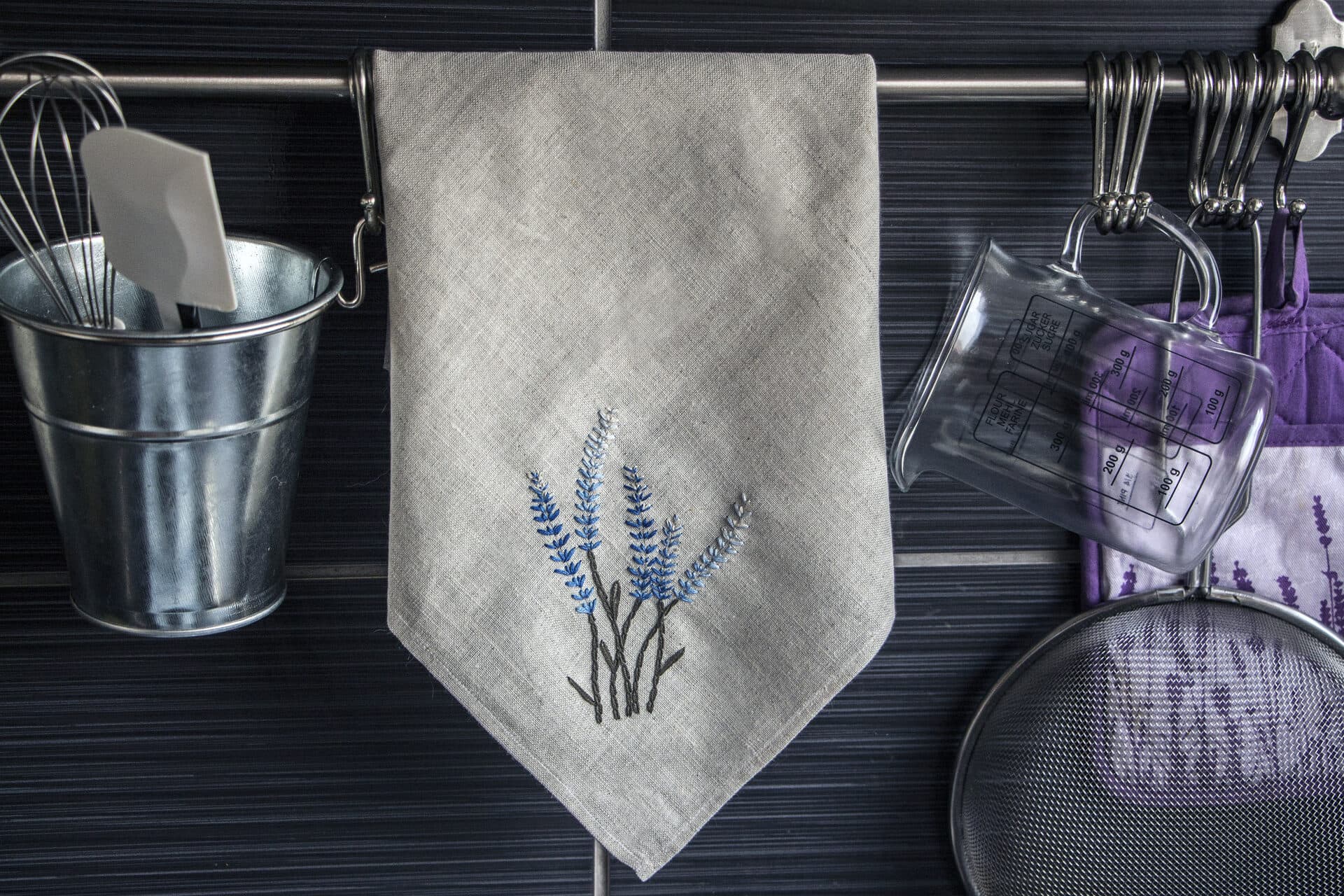 Paño con espigas de lavanda bordadas